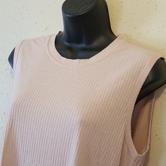 Betsy Johnson Performance Tea Rose Tank Side Slit - Picture 3 of 8